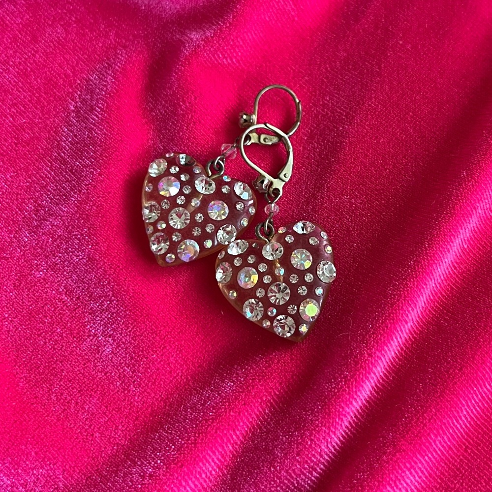 Betsey Johnson | heart pendant drop earrings